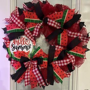 Beautiful summer wreath 25 inches in diameter.